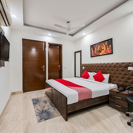 Hotel O Premium Rooms Chhatarpur New Delhi Exteriör bild