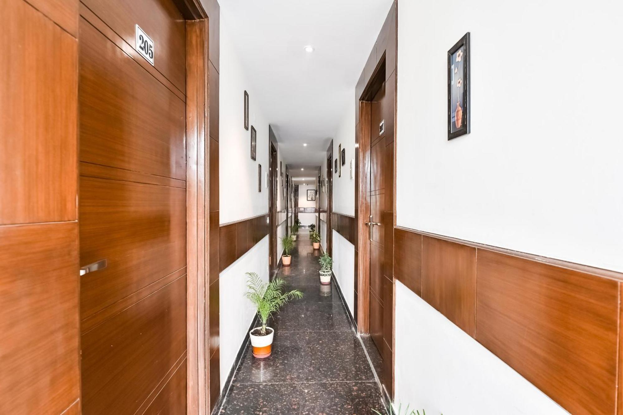 Hotel O Premium Rooms Chhatarpur New Delhi Exteriör bild